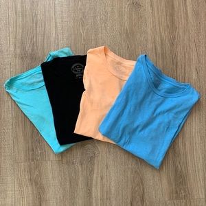 4 pack bundle of Men’s American Eagle Tshirts!!